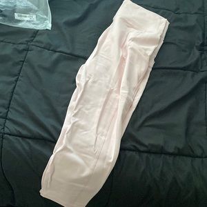 FABLETICS Large Pearl Pink On-The-Go High Waisted Capri